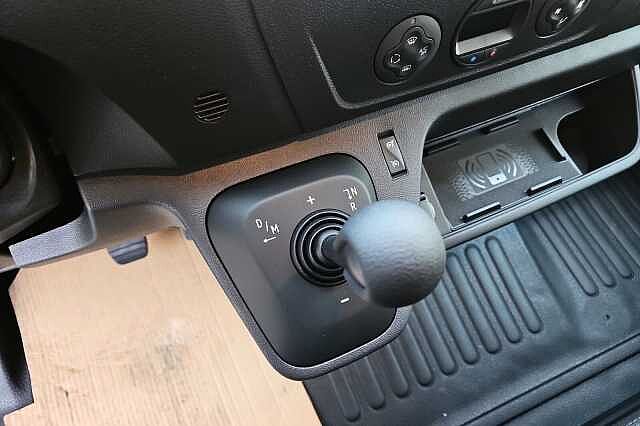 Nissan Interstar 180hk L2H2 3500 Tekna AUT